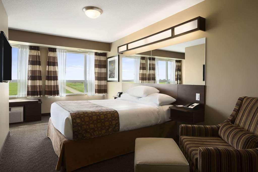 Microtel Inn And Suites By Wyndham Weyburn Δωμάτιο φωτογραφία