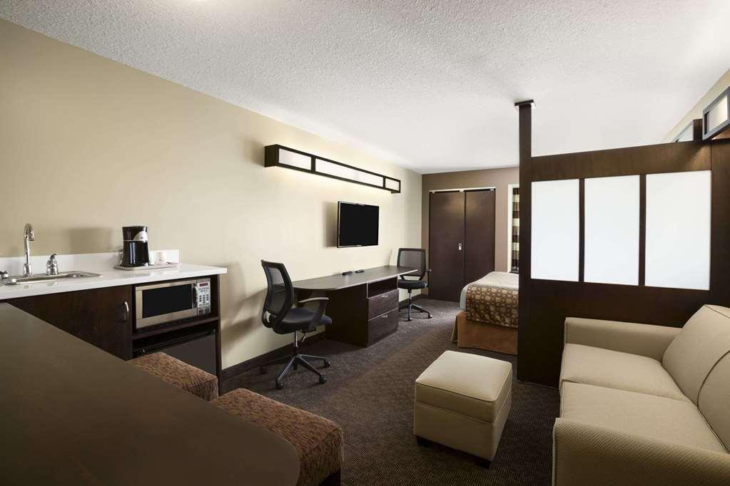 Microtel Inn And Suites By Wyndham Weyburn Δωμάτιο φωτογραφία