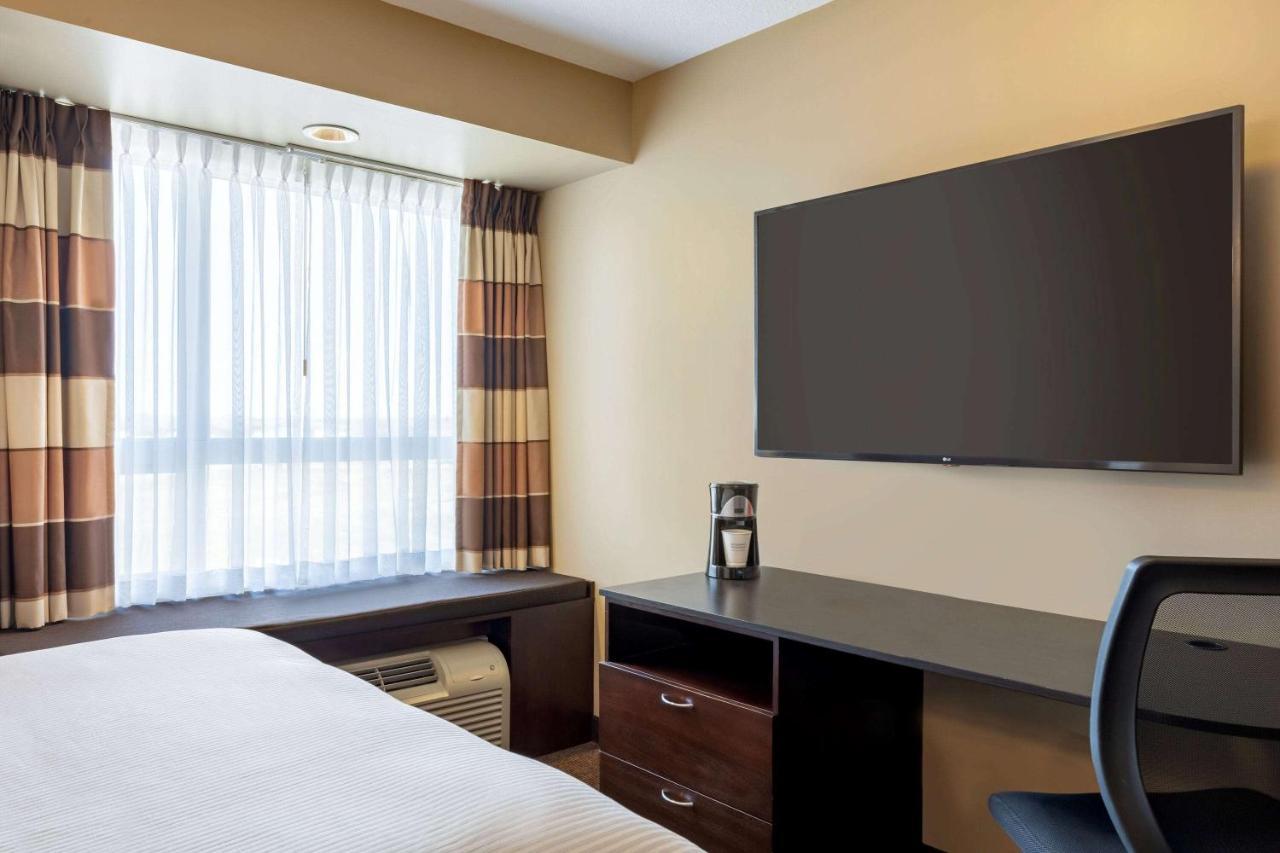 Microtel Inn And Suites By Wyndham Weyburn Εξωτερικό φωτογραφία