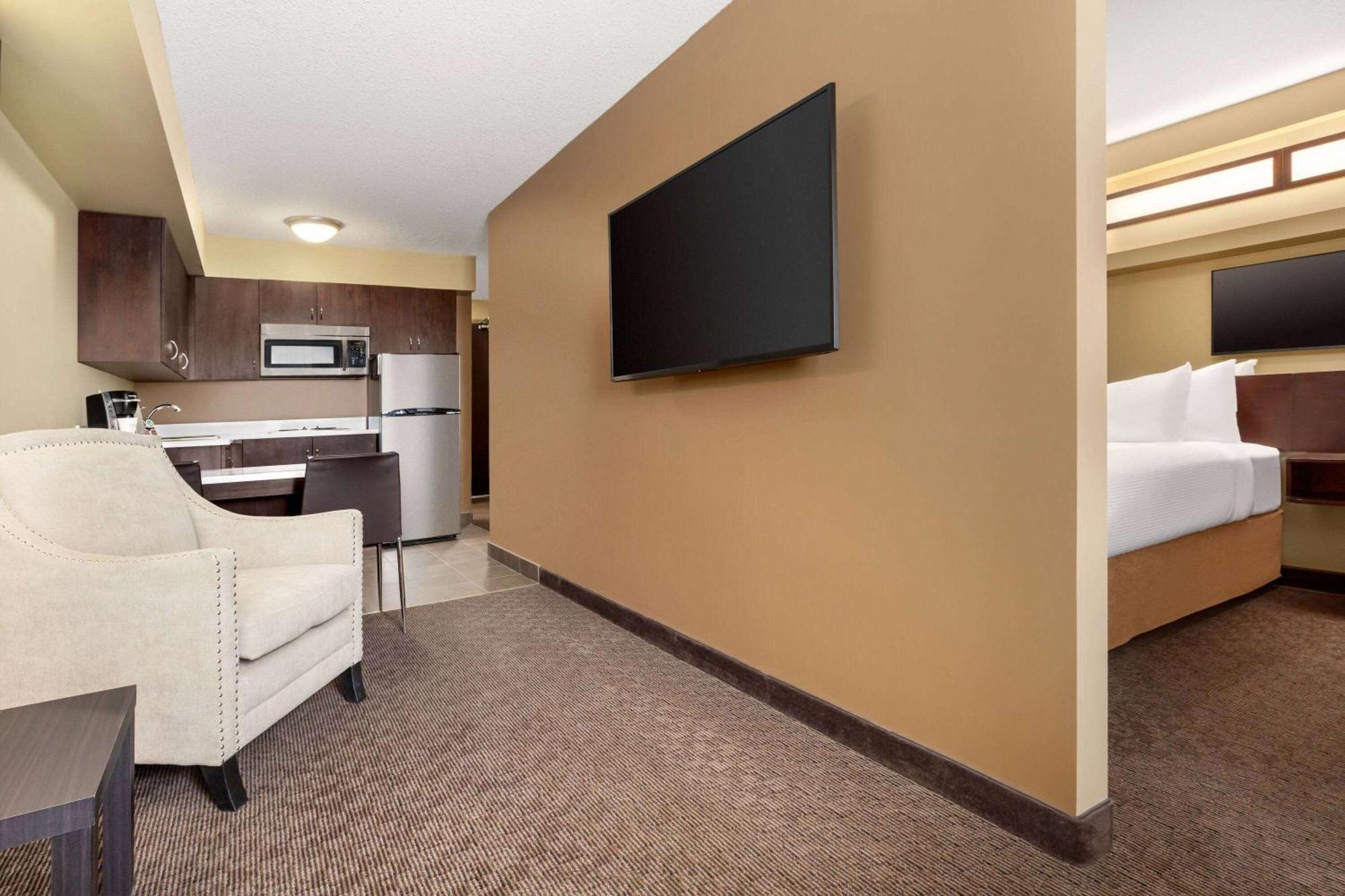 Microtel Inn And Suites By Wyndham Weyburn Εξωτερικό φωτογραφία