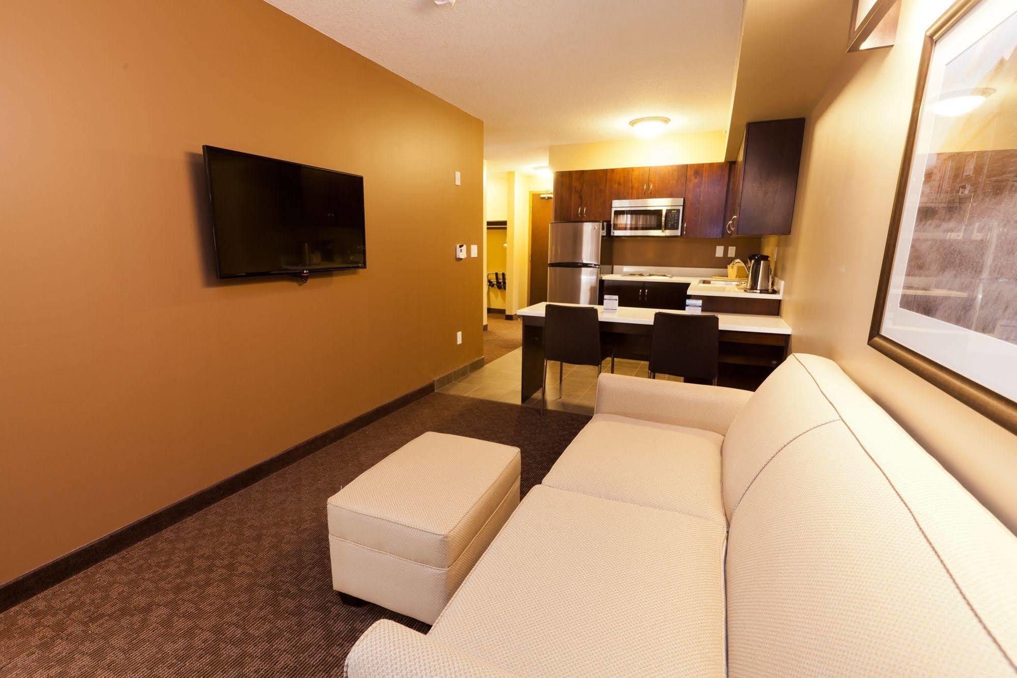 Microtel Inn And Suites By Wyndham Weyburn Εξωτερικό φωτογραφία