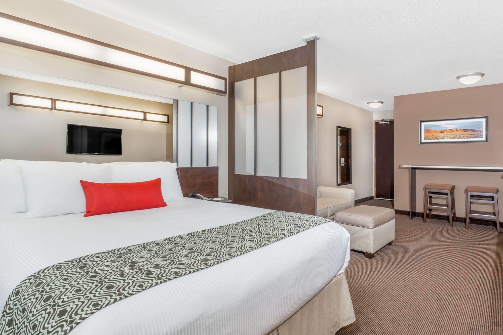 Microtel Inn And Suites By Wyndham Weyburn Εξωτερικό φωτογραφία