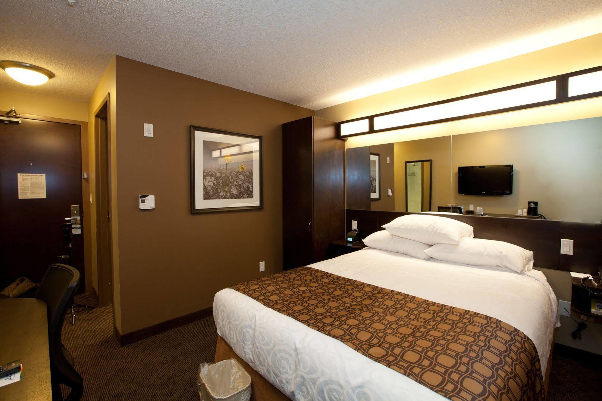 Microtel Inn And Suites By Wyndham Weyburn Εξωτερικό φωτογραφία